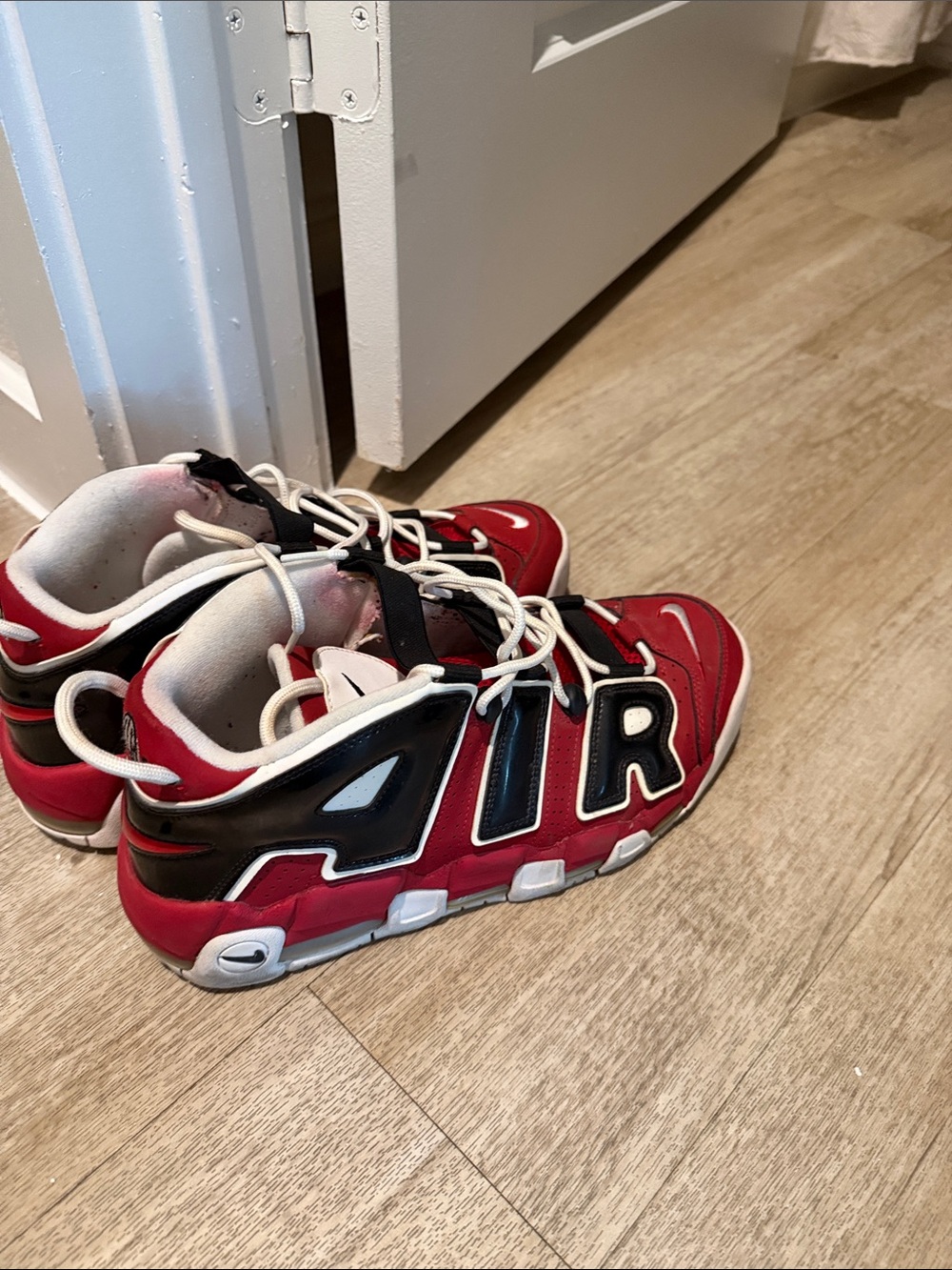 Nike Air More Uptempo ’96 Bulls Red Black White 921948-600